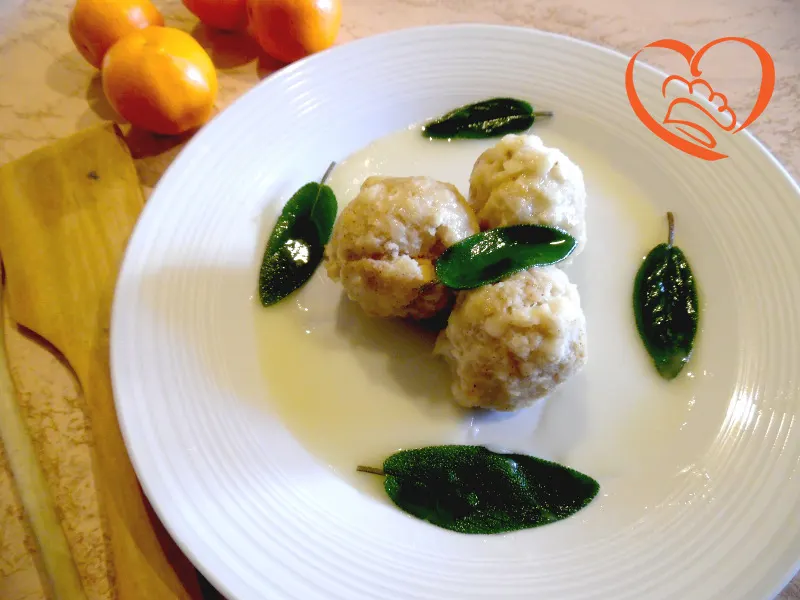 Gnocchi di pane con burro e salvia