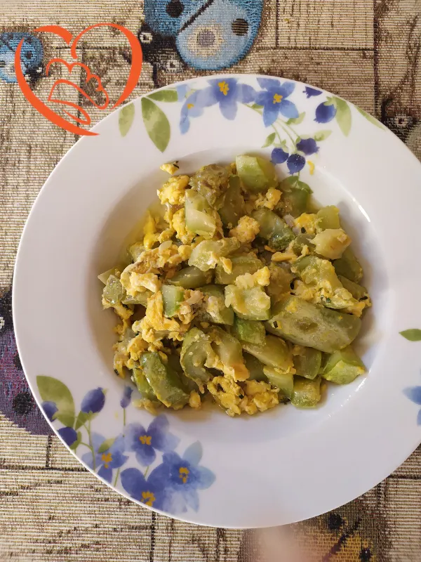 Zucchine con uova strapazzate