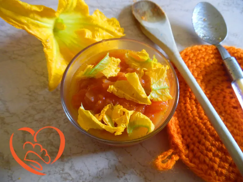 Sugo con fiori di zucca