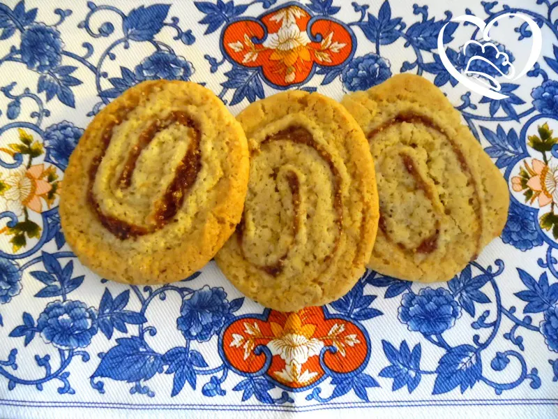 Biscotti speziati girelle con marmellata