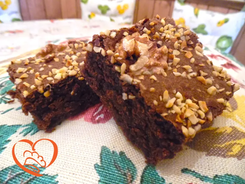 Brownies classici con noci e nocciole