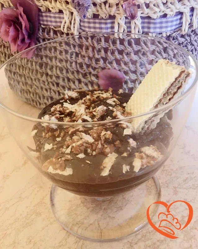 Budino al cioccolato con wafers