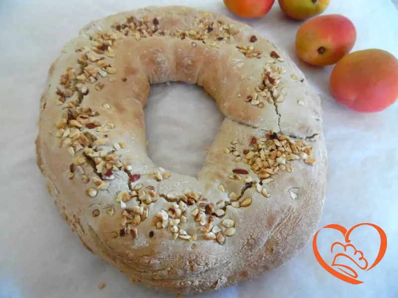 Ciambella di pane alle castagne e nocciole