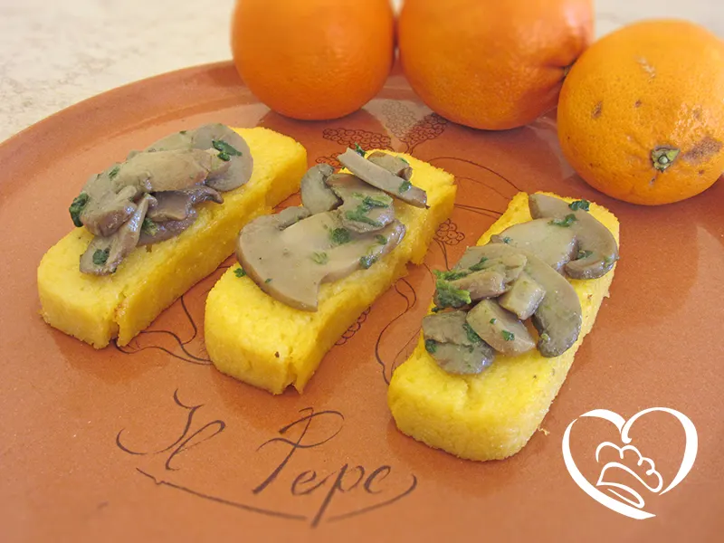 Crostini di polenta con funghi
