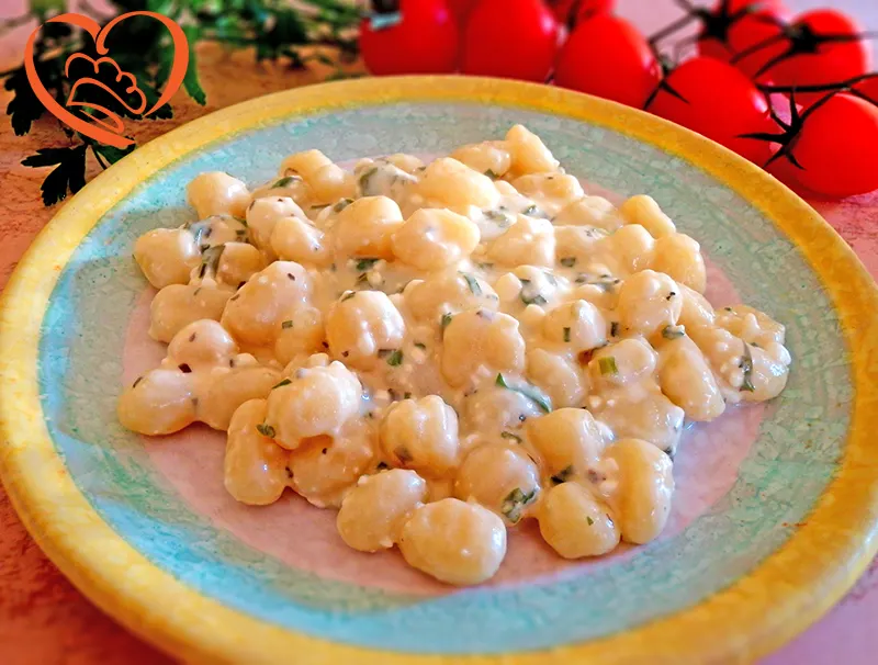 Gnocchetti con formaggi alle erbe