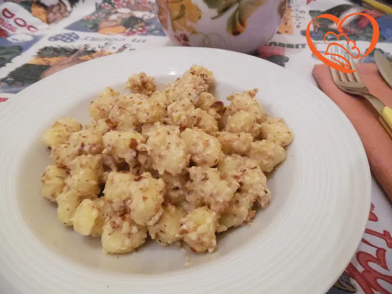 Gnocchetti con pesto di nocciole