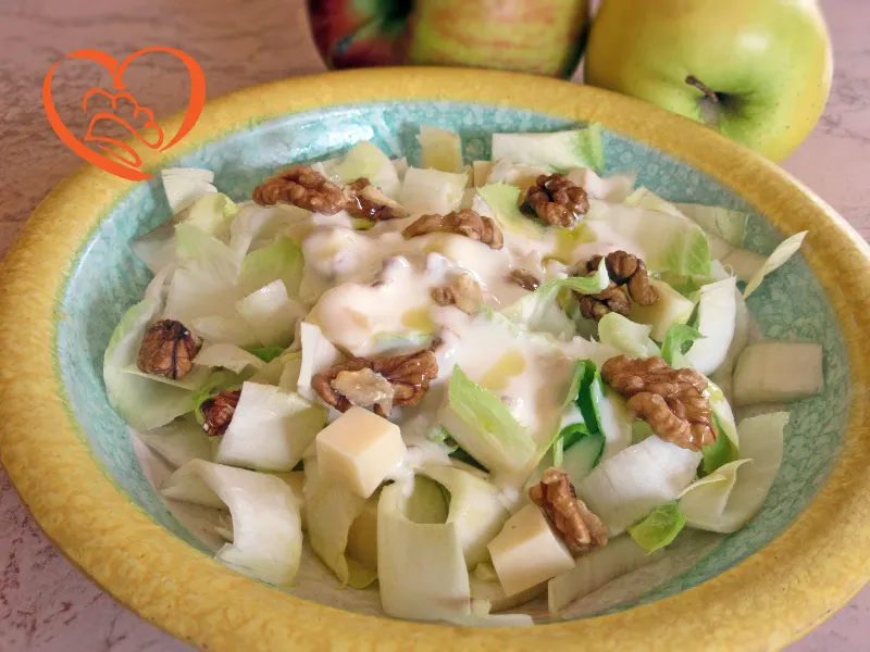 Insalata di indivia belga, gorgonzola e noci