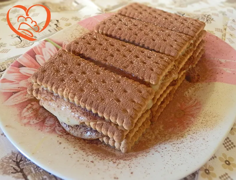 Millefoglie di biscotti secchi con budino alla vaniglia