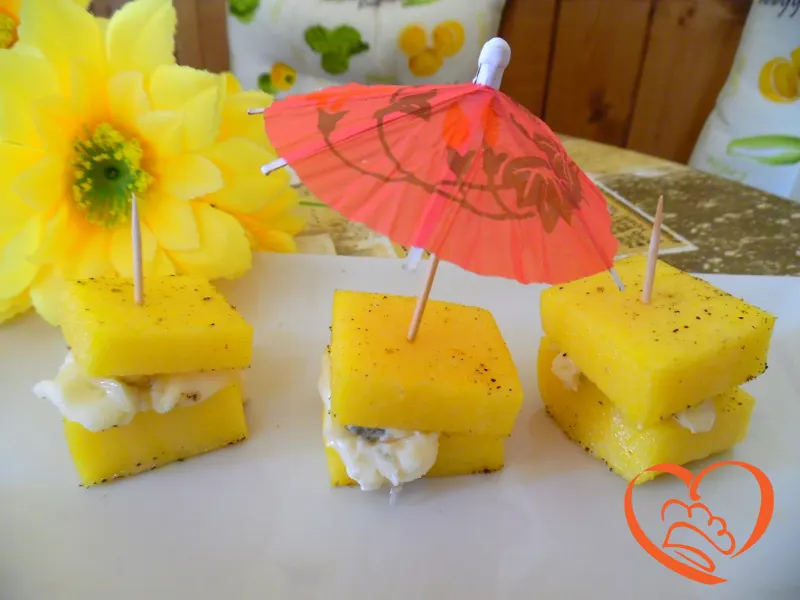 Panini di polenta con gorgonzola