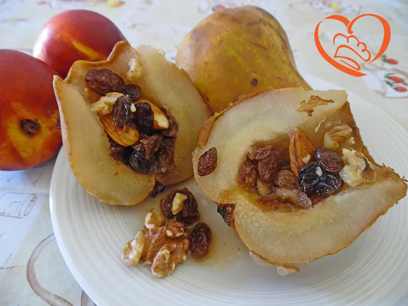 Pere al forno con uvetta e noci