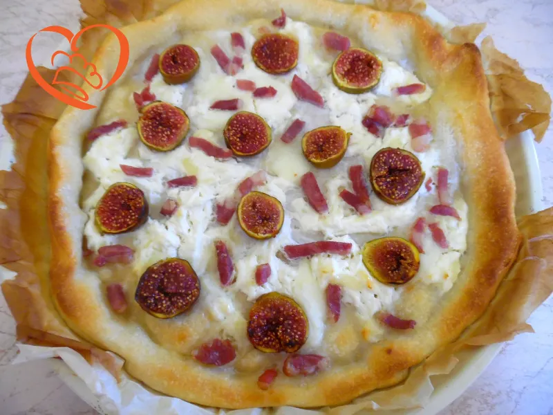 Pizza con burrata,pancetta e fichi