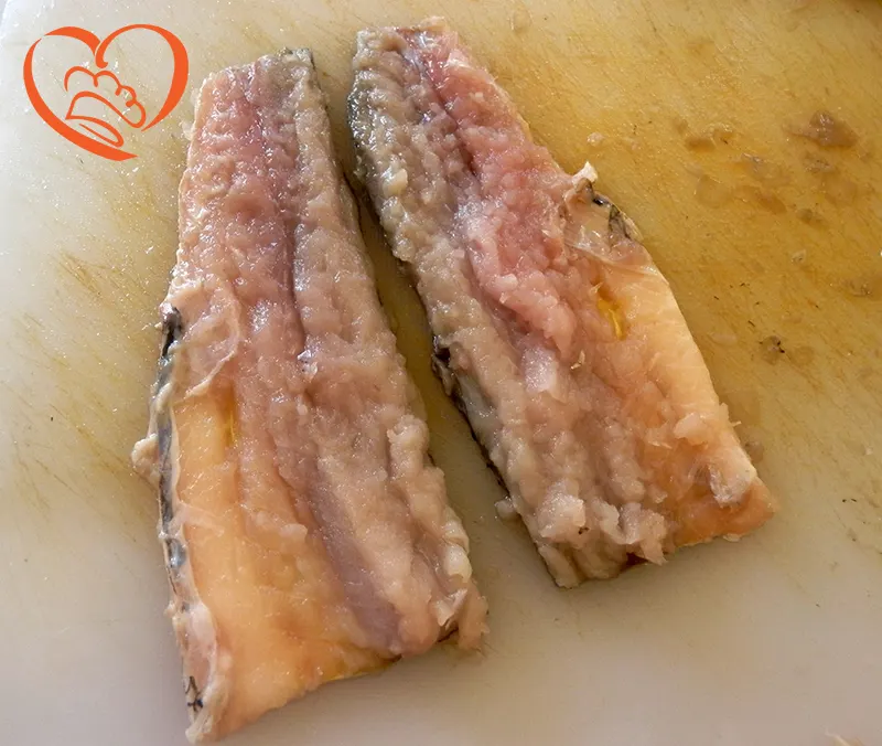 PULIZIA_SFILETTATURA_PESCE_LUNGO_10_.JPG