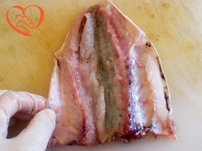 PULIZIA_SFILETTATURA_PESCE_LUNGO_8_.JPG