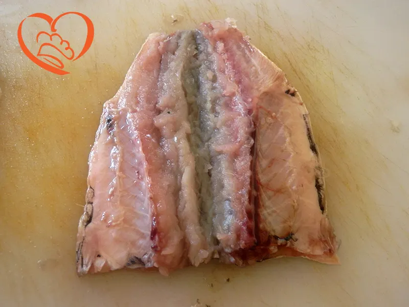 PULIZIA_SFILETTATURA_PESCE_LUNGO_9_.JPG