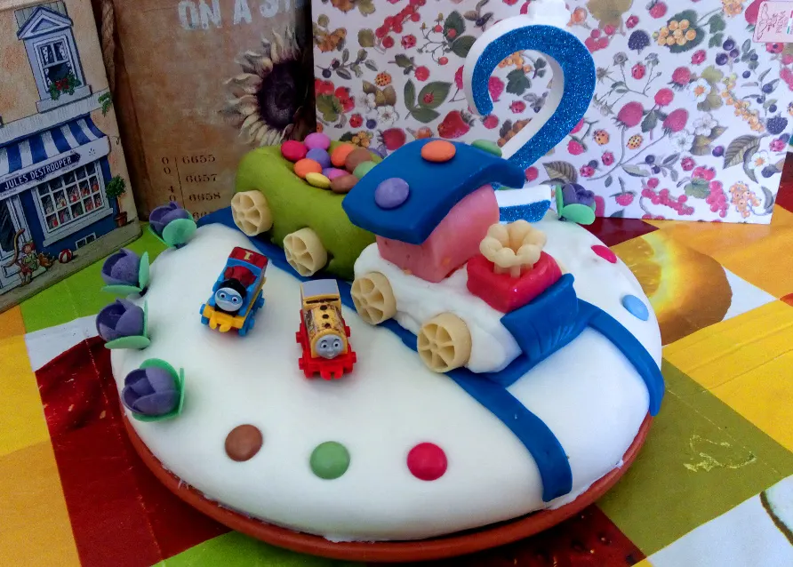 Torta compleanno 2 anni con trenino in pdz