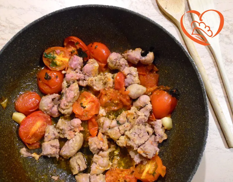 Salsiccia con pomodorini