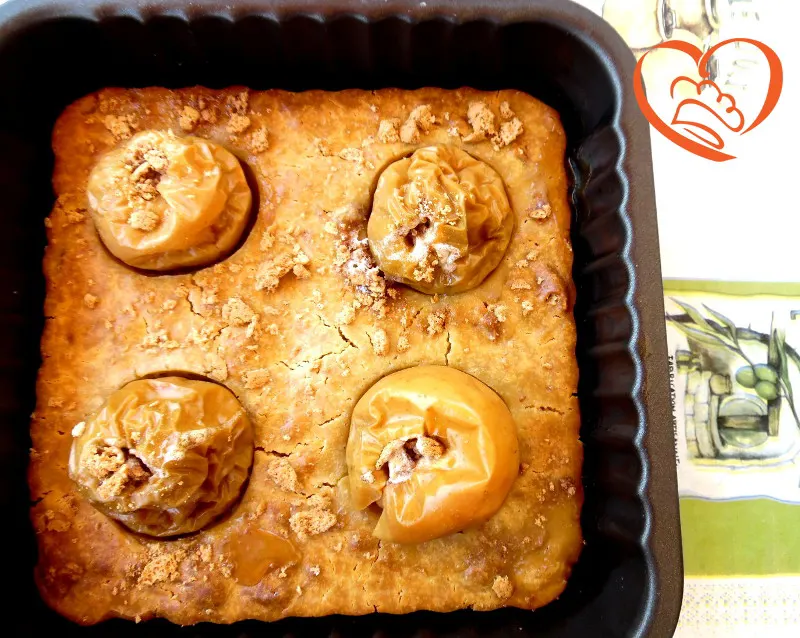 Torta di mele ripiene di amaretti