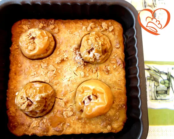 Torta di mele ripiene di amaretti