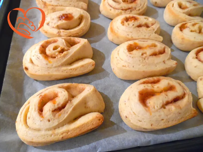 Biscotti speciali a girelle con marmellata